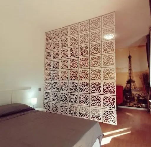 Апартаменти Studio Paris *